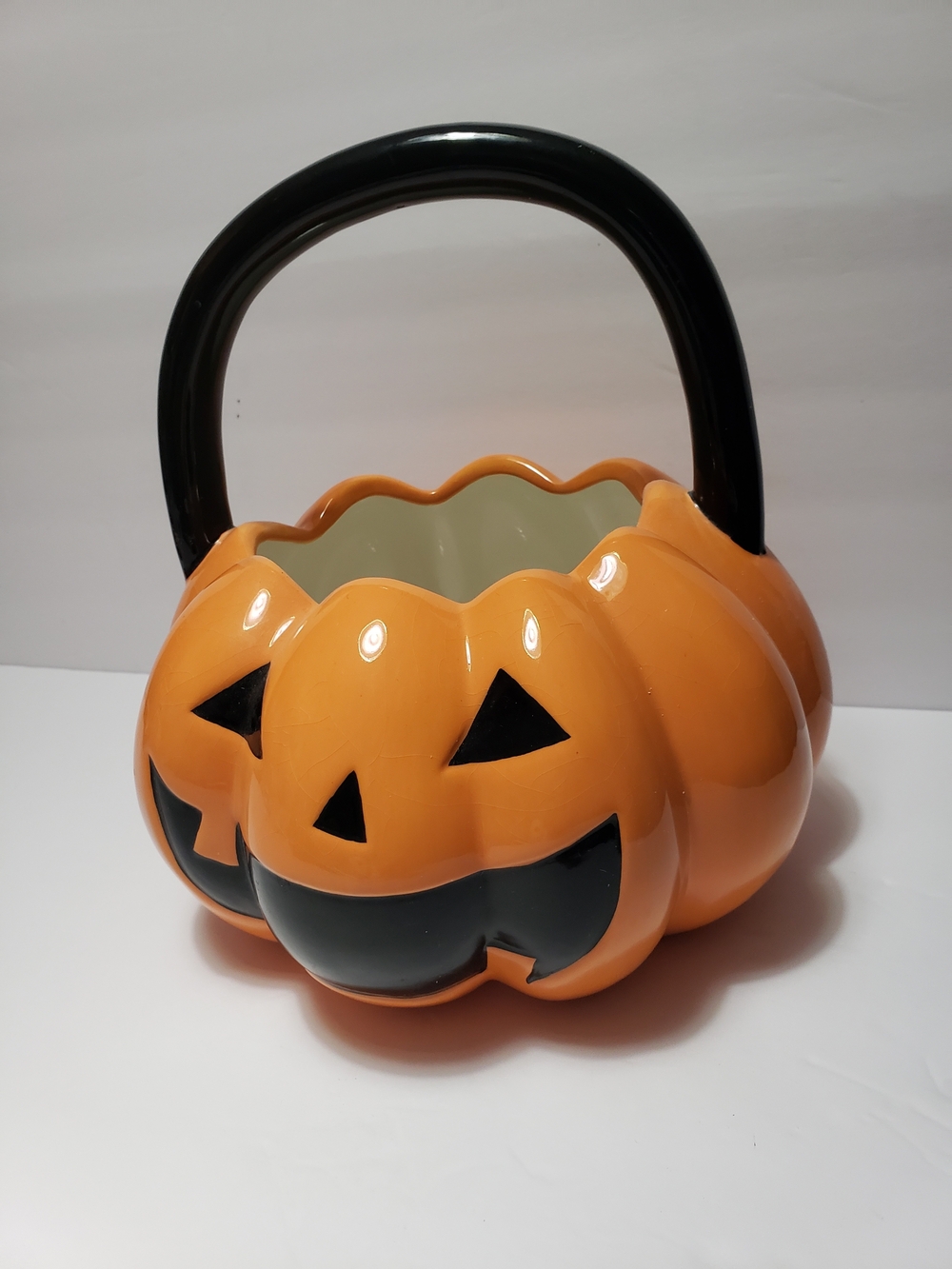 2007 TARGET Pumpkin Handle Bowl